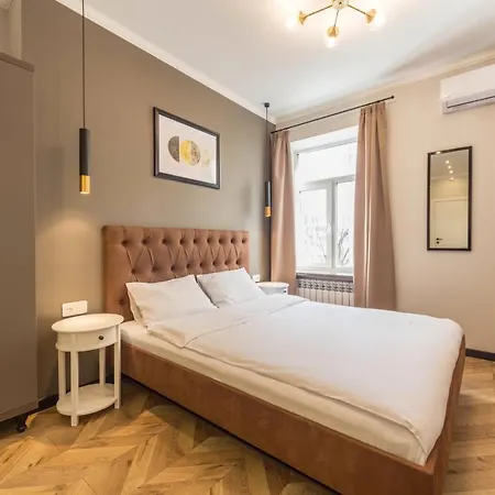 Dayflat On Mykhailivs'ka Kyiv