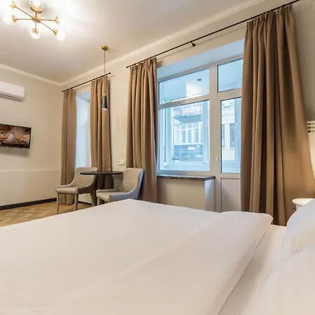 Dayflat On Mykhailivs'ka Kyiv